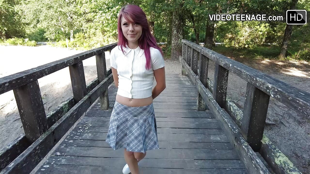 Güzel 18 yaşındaki kız ilk porno oyuncu seçmelerini yapıyor