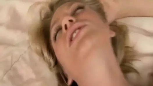 amatör kedi ile oynamak