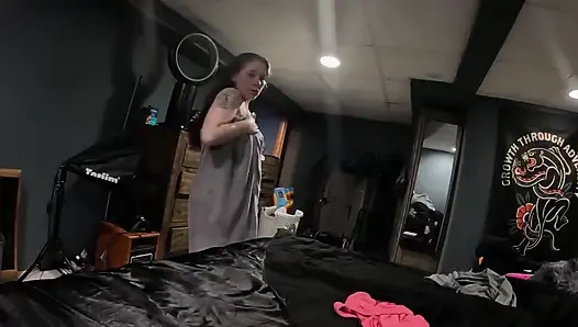 Gözetleyen üvey oğul, minnettar üvey anne