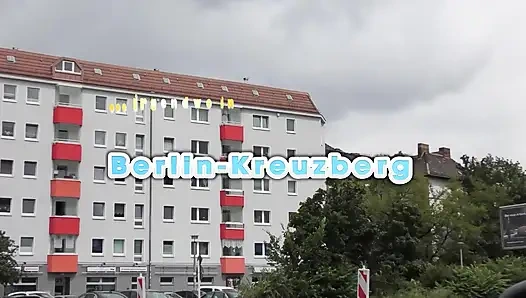 Orta yaşlı seksi kadınlar büyük yaraklarla azgın ve ırklararası seks yapıyor