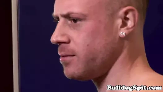 Uk jock assfucked ve soyunma odasında spunked