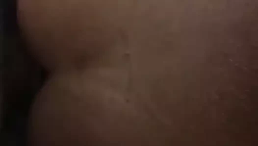 Hotwife bir sığınakta genç boğa ile eğleniyor