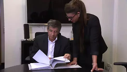 Ofiste çılgın seks