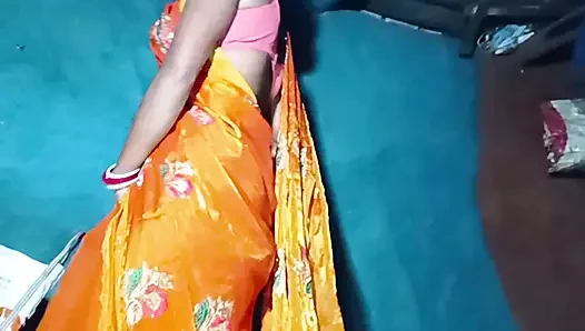 Hintli 18 yaşındaki çift ilk kez sari giyiyor.18 yaşındaki çift ilk kez sari giyiyor.