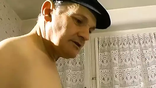 Muhteşem bir Fransız sürtük her yarağı ilk kez olduğu gibi boşaltabilir