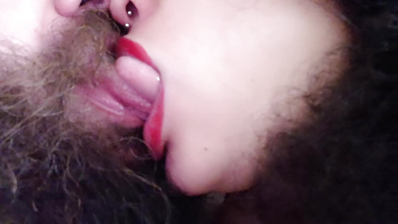 A SEXY LITTLE MOUTH, A NERVE TONGUE WITH A DELICIOUS SWEET KISS
