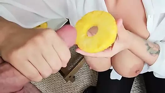 Azgın öğretmen meyvelerini yabancının boşalmasıyla doldurmayı seviyor