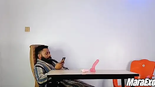 Patlayıcı fışkırtma orgazmı ve altın duşlar. Sırılsıklam ıslak amcık ve büyük sert yarak