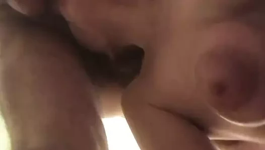 O yuvarlak göğüsleri seviyorum