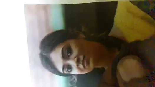 nazriya nazim üzerinde boşalmak
