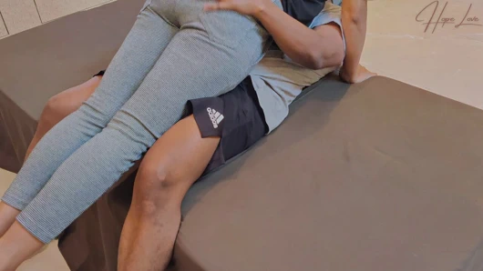 Güzel ofis kızı patronuyla sikişiyor