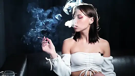 Yavaş duman baştan çıkarma sakin özgüven gece geç saatlerde