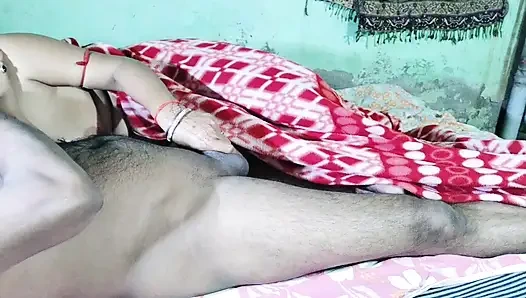 Sikiliyor ve emiliyor