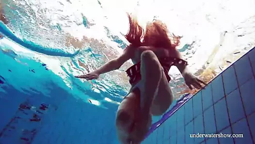 Kıllı genç mohnatka içinde xxxwater gösteri