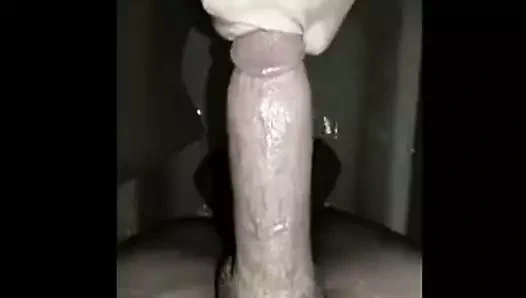 Büyük taşaklarımı boşaltmayı ve boşalmayı seviyorum.