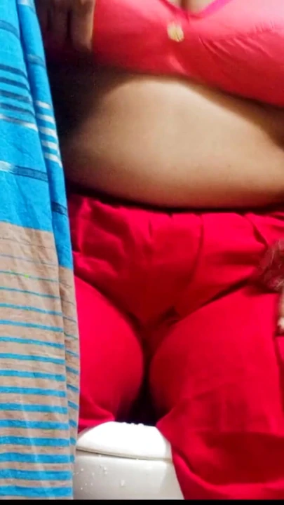 Bangladeşli yeni evli üvey anne üvey oğluyla edepsizce konuşuyor seks videosu, Desi tharki üvey oğlu ateşli üvey annesini sikiyor Bengalli | Klip 1