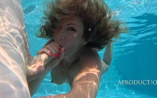 Sualtı emme parmaklama sikişi