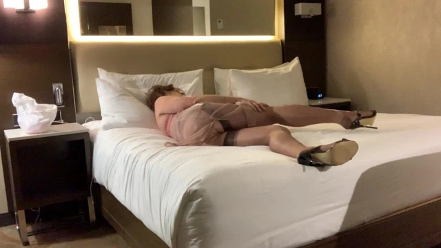 Çoraplarda ve bej iç çamaşırlarında