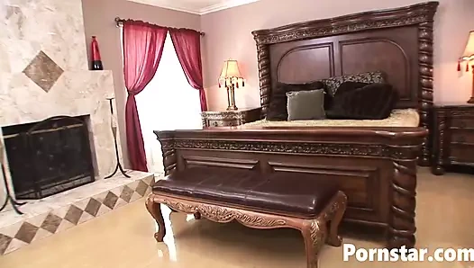 Sarışın bebek Brittany Angel ve zenci ateşli dolce damone sert sikişiyor