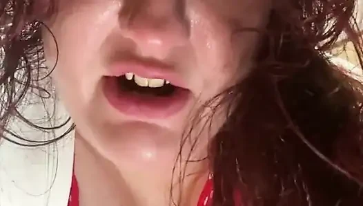 Giantesss minik adam meyve atıştırması