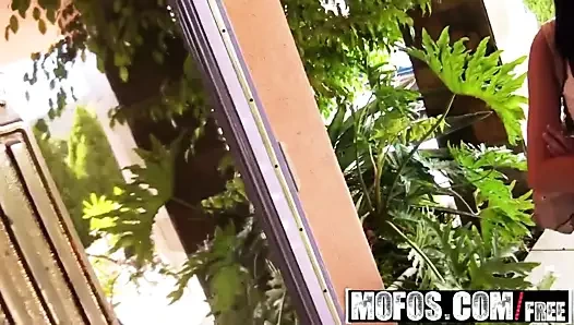 Mofos - o kızı tanıyorum - yeni terk edilmiş ve sikişmeye hazır