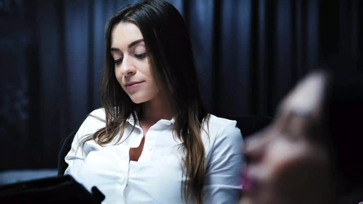 2 sahipli orta yaşlı seksi kadın yiyor, kambur yapıyor, 69 birbirini sikiyor ve birden fazla orgazm oluyor