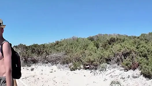 Sarışın genç kızla vahşi bir macera!!