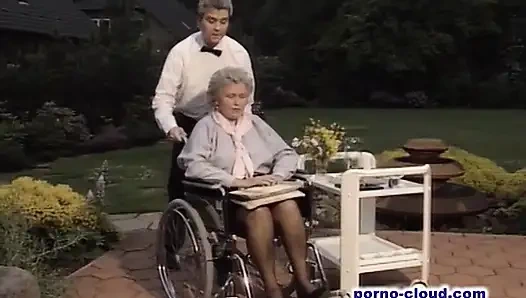 Bayan patron ve buradaki işçiler. DVD