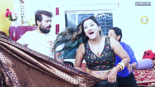 Hintli hintli ağabeyleri evde yokken hintli amcıklarını sert sikiyor (Hintçe ses)