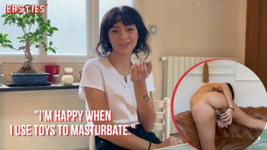 Ersties - amatör bebek oyuncakları onu kedi bir cam yapay penis ile