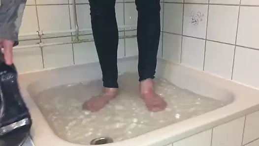 duşta ayakkabı oyunu