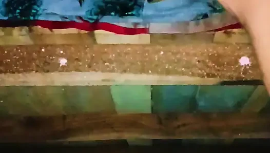 Sister-in-law's bad fucking and spreading both her legs, put the whole penis and took out the piss from the pussy.
