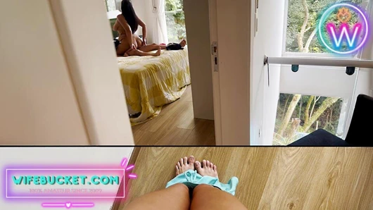 Karısı tarafından amatör orta yaşlı seksi kadınlar - üvey kız kardeşimi ebeveynlerimin yatak odasında kocasını sikmesi için yakaladım