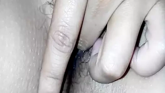 Hilda alır dokundu ve alır heyecanlı kadar o ıslanır ve t