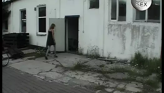 Aman tanrım yanlışlıkla porno sürtüğüne lastiksiz enjekte ediliyor