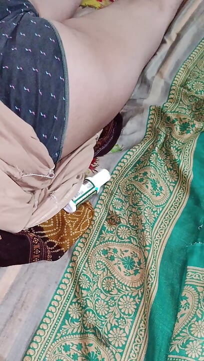 House wife fun with boyfriend Rs 500 wali maid