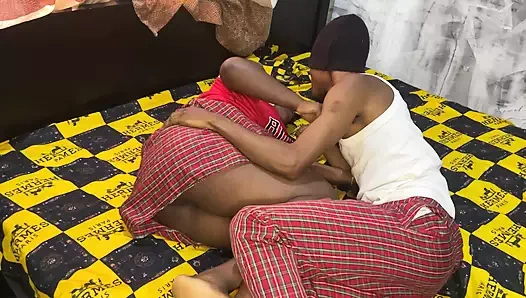 Zenci büyük memeli memeli eski erkek arkadaşı tarafından büyük yarakla sert sikiliyor