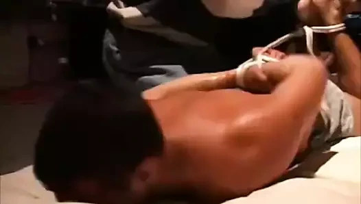 Sporcu alır hakim içinde sıcak bdsm oturum iken ölçülü