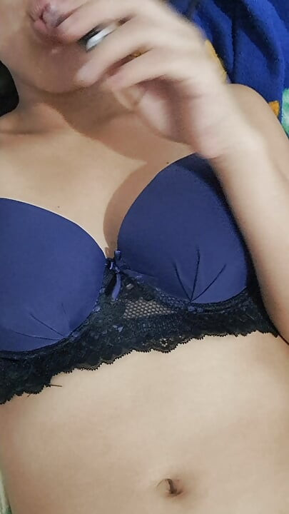 Tüm bir azgın ıslak kadın isteyen bir lezzetli sikme