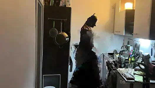 Mutfak fetişi fışkırtma çılgınlığı - olgun sürtükler her yere sırılsıklam