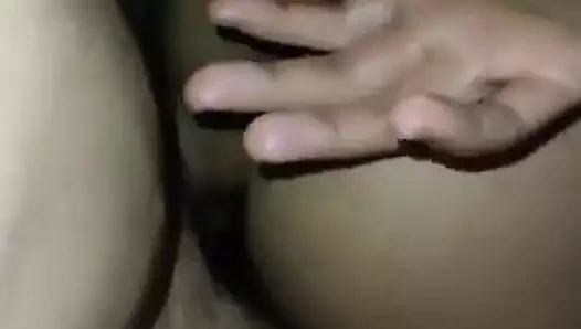 Partide en iyi arkadaşımın karısını sikiyorum