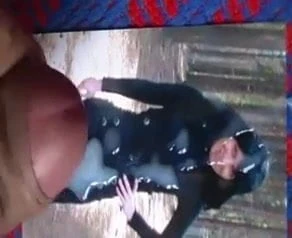 Gotik kızın üzerine boşal