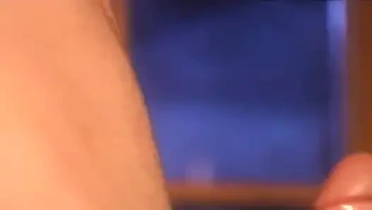 Tıraşlı amcık genç zenci kız amına yeterince büyük beyaz yarak alamıyor