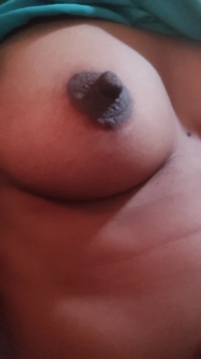 Сиськи ласкаются