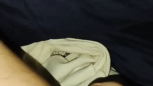 Tekrar mastürbasyon yapıyor.