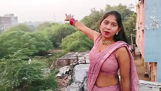 Hintli çift üvey kız kardeşi yatağın altına saklanırken üvey annesiyle yatağı paylaşıyor