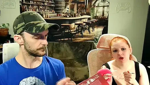 Amoochoo 3'ü 1'de emiyor g noktası vibratör dildo kutularını açıp mastürbasyon yapıyor