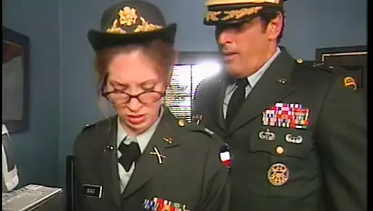 Seksi sarışın güzellik domalarak sert sikiliyor