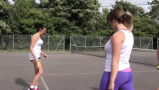 Azgın esmer üvey oğlu tarafından sikiliyor