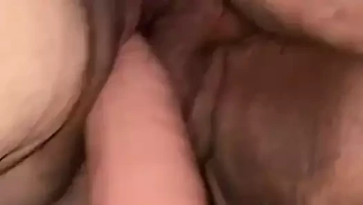 Eş oyun ile ona klitoris süre Başlarken yapay penis içinde kedi